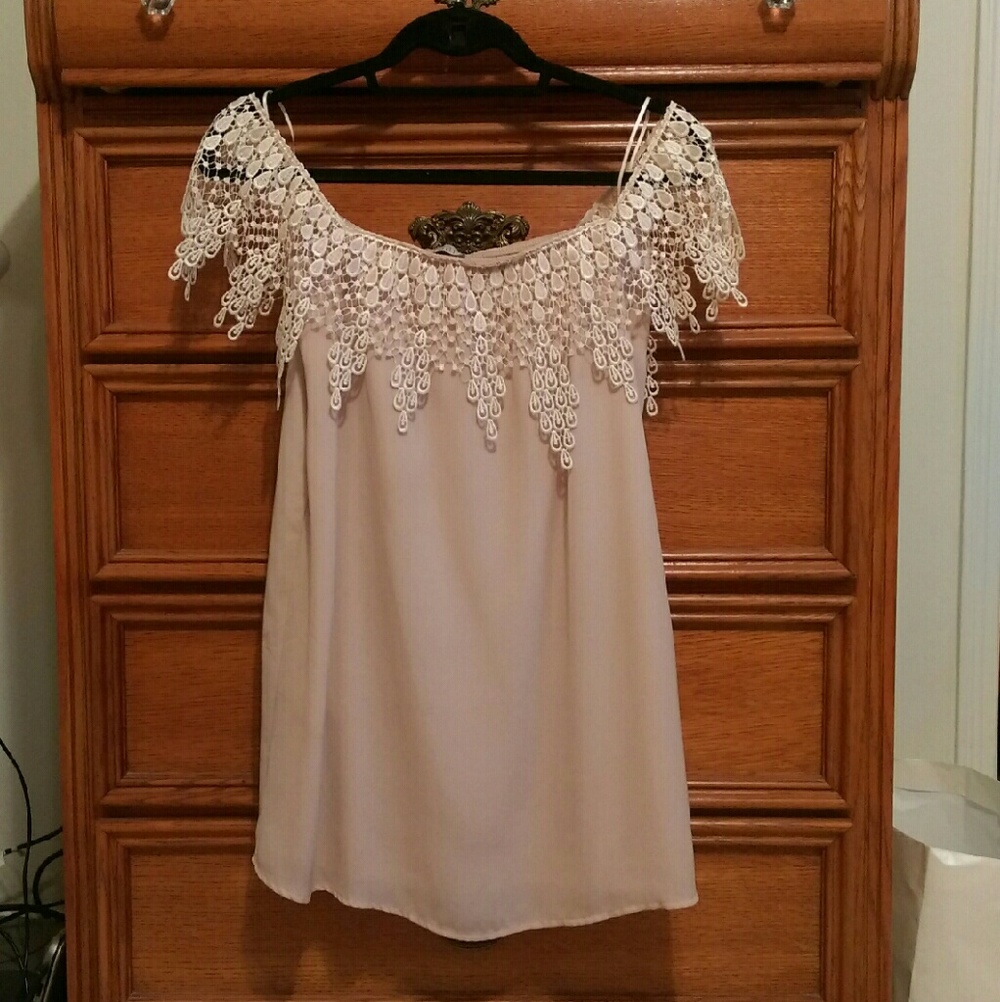 Off the shoulder lace crochet Tobi dress cream